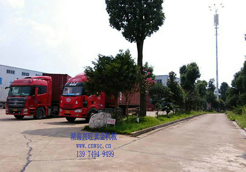 非洲采金船 待發